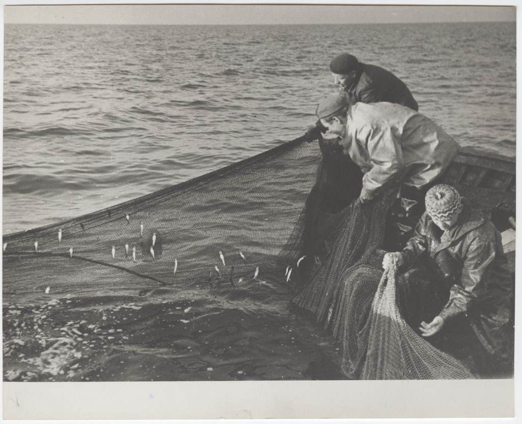 Admiral Nahhimov's fishermen's colossal h. Raagmaa fishing gear fishermen at sea