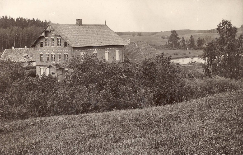 Karula County School building near Köstrijärve