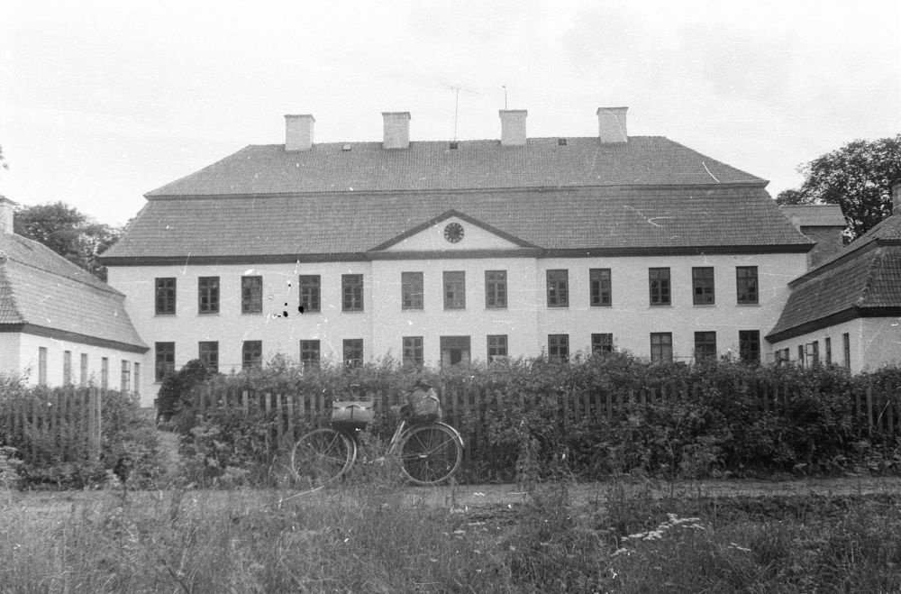 Suuremõisa Castle -- main building of the manor.