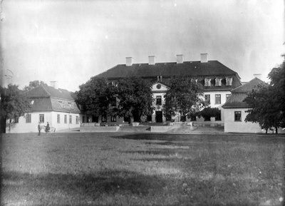 The Fassade of Suuremõisa Castle in the 20th century. At first  duplicate photo