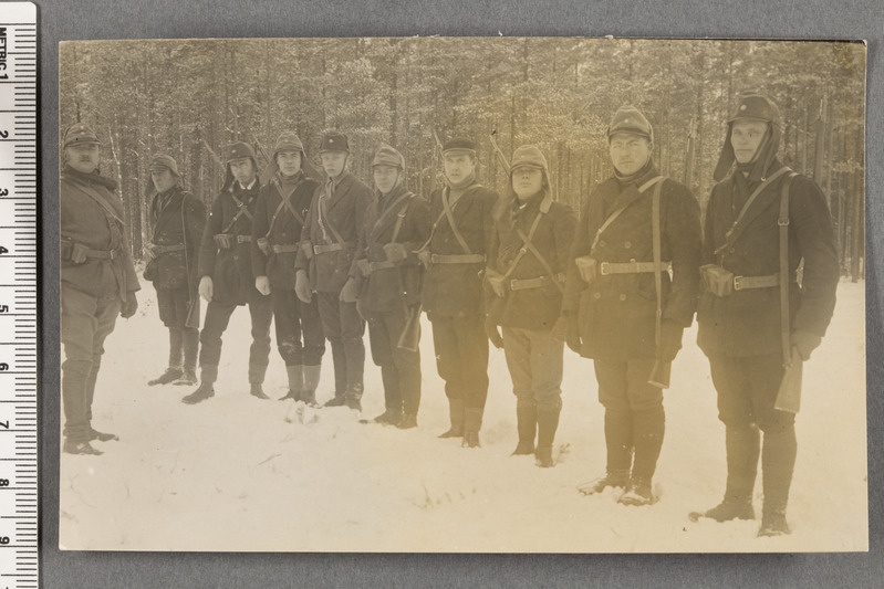 Kaitseliitlased metsas