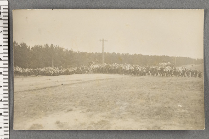 Kaitseväelased jooksmas