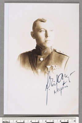 Eesti kaitseväe kapten  duplicate photo