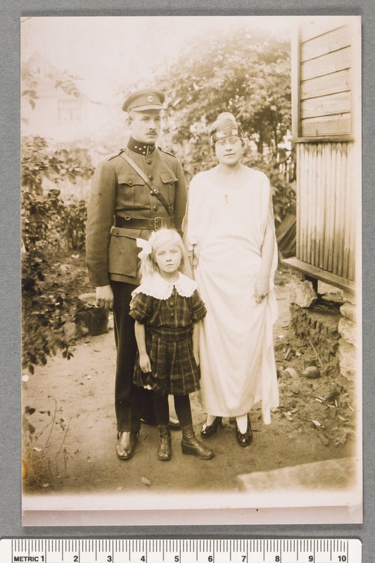 Eesti kaitseväelane perega