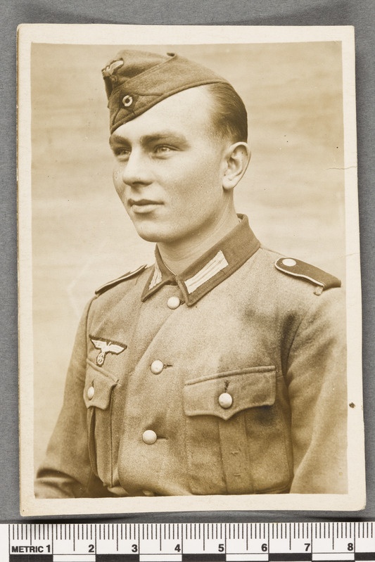 Eestlane Alfons Rebase kompaniist