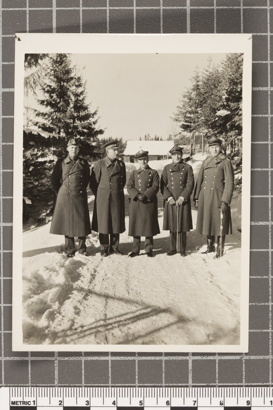 Allo Koik sõjaväelastega