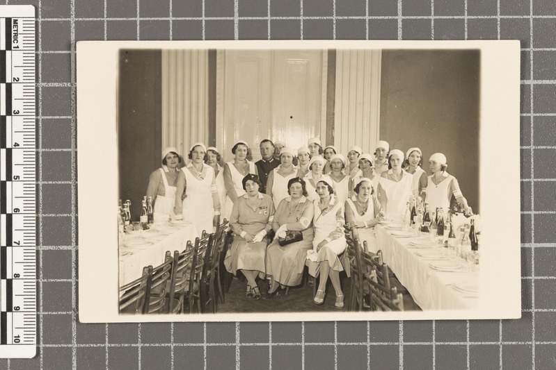 Naiskodukaitsjad Vabadusristi XV aastapäeva puhul Estonias