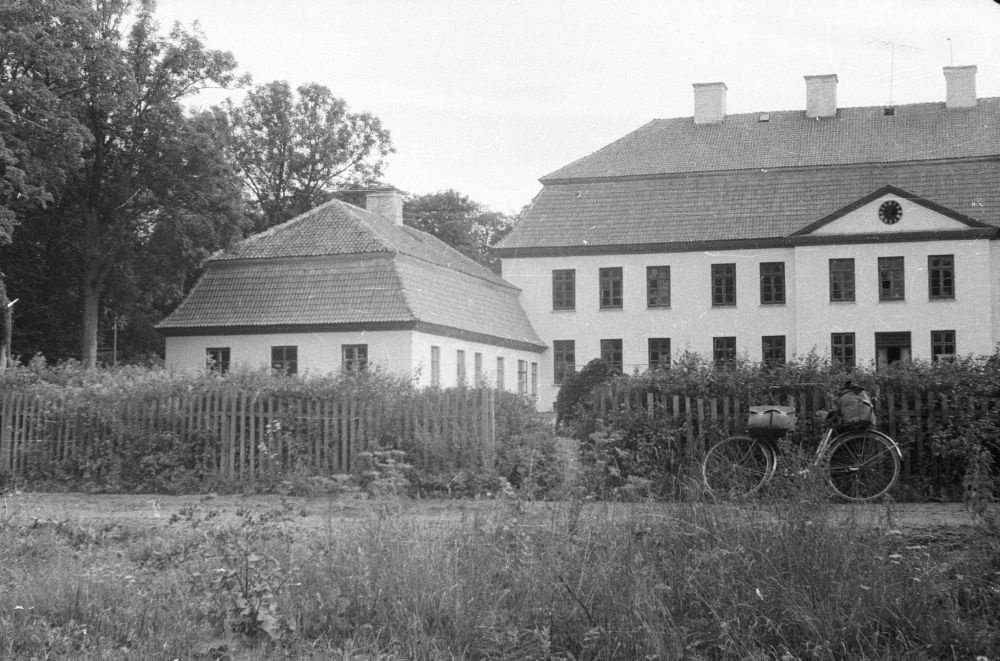 Suuremõisa Castle -- main building of the manor.