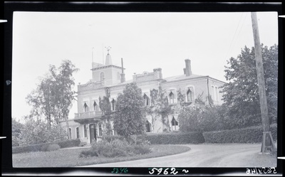 Vaade pargist mõisa härrastemajale  duplicate photo