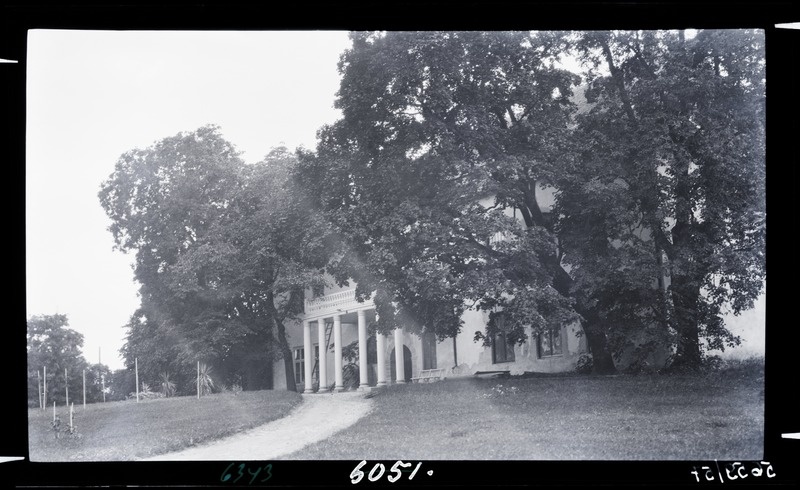 Mõisa härrastemaja esikülg