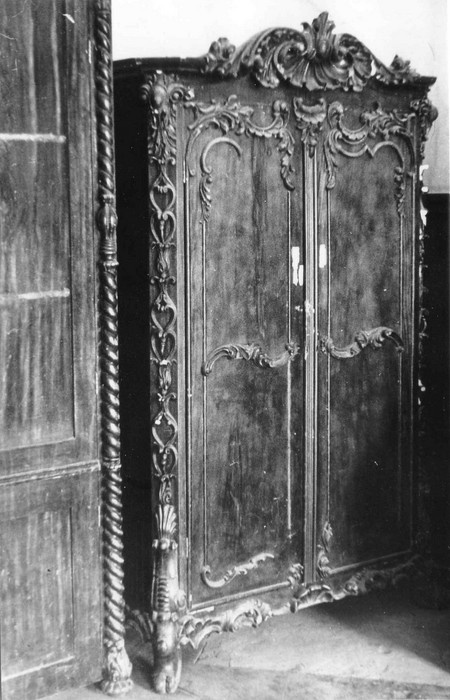 Wooden cabinet (19th century 2nd side) in Suuremõisa Castle