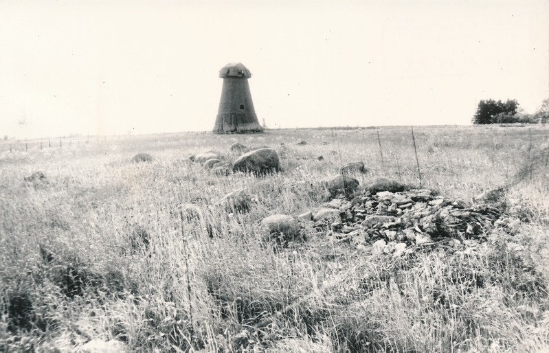 Kivikalme Tõrma külas