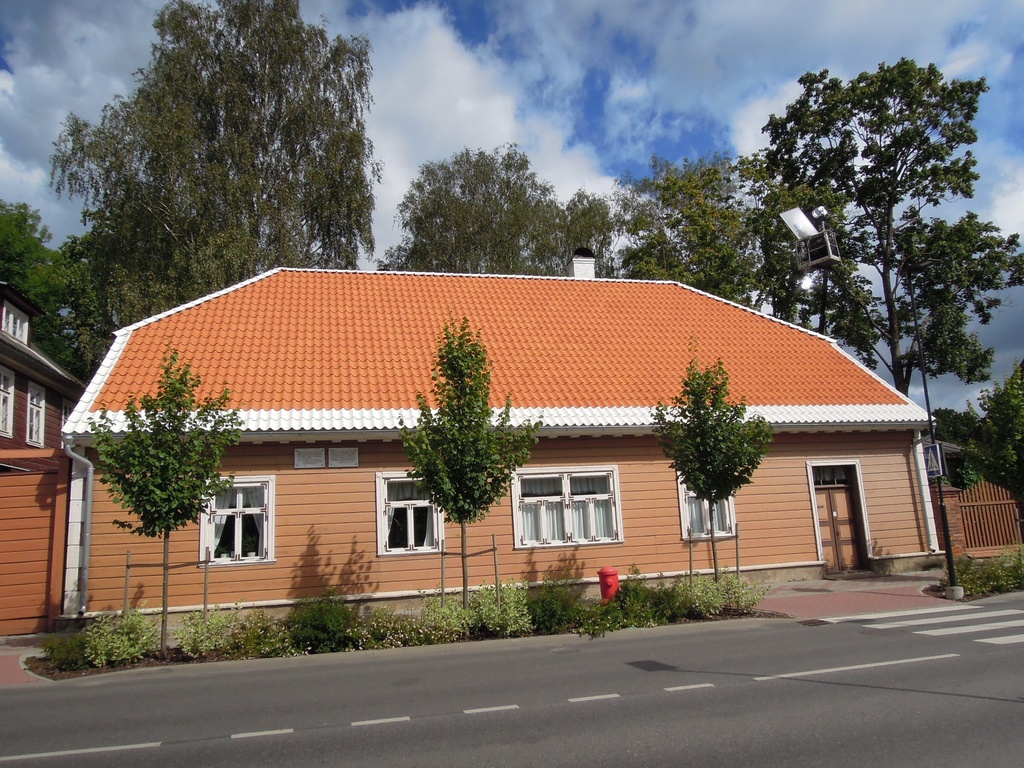 Foto. Dr. Fr. R. Kreutzwaldi elumaja tänavapoolne vaade. Võru, 24.08.2016.