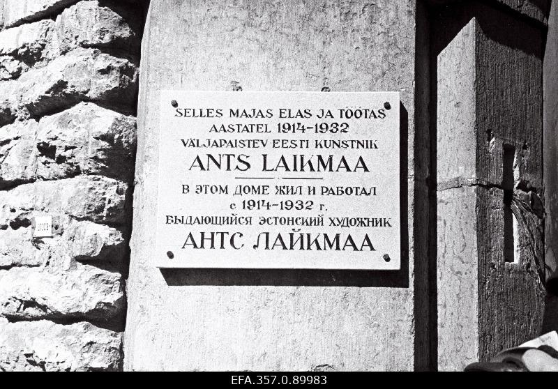 Eesti maalikunstniku Ants Laikmaa mälestustahvli avamine Tatari tänaval, majal, kus ta elas ja töötas aastatel 1914-1932.