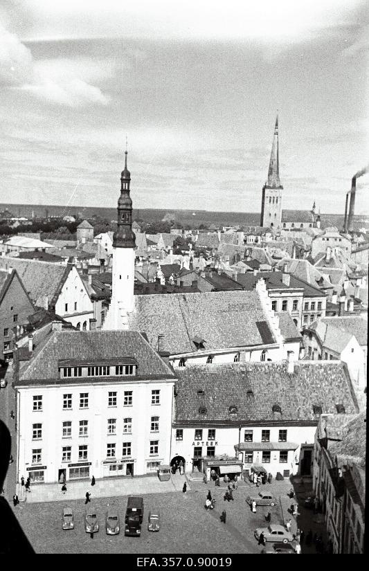 Vaade vanalinnale Raekoja tornist.