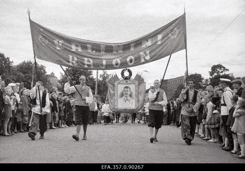 Tallinna laulupäeva rongkäik.