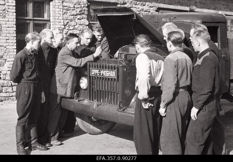 Õppetund autokoolis.