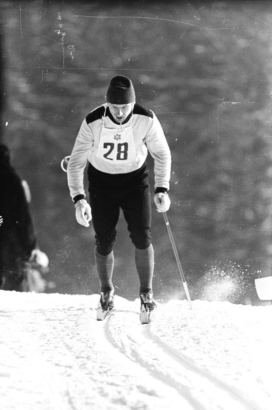 Suusataja Johannes Osar suusarajal