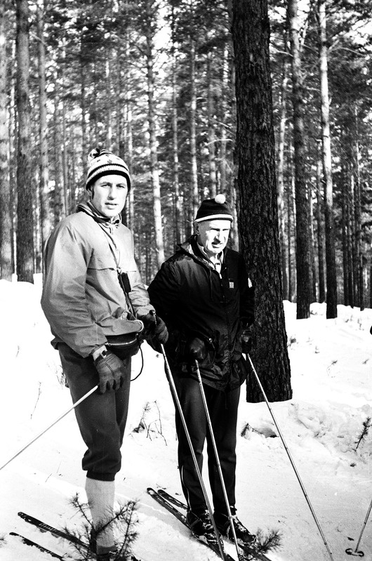 Suusatreenerid Laur Lukin ja Herbert Abel suuskadel