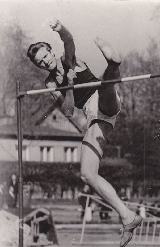 Kõrgushüppaja Jüri Tarmak võistlemas 1960ndatel