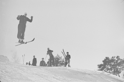 Suusahüpped  duplicate photo