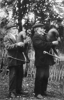 Torupillimängijad Priidu ja Juhan Maaker  duplicate photo