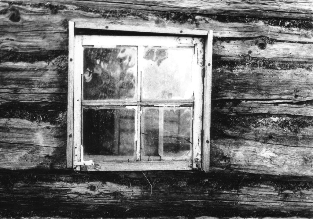 Rudolf Tobiase sünnikodu restaureerimistööde ajal. Sahvriaken