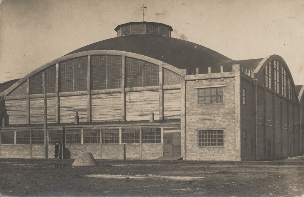 [tallinn] : [Angar near Kopli]