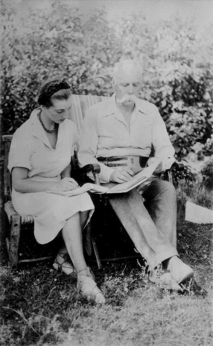 Oskar Kallas inglannast miniale eesti keelt õpetamas