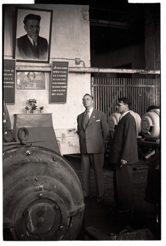 Soome turistid tehase "Volta" siseruumides.