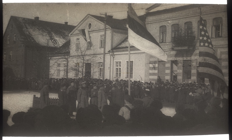 Vaade: Viljandi turuplats, sõjavägi