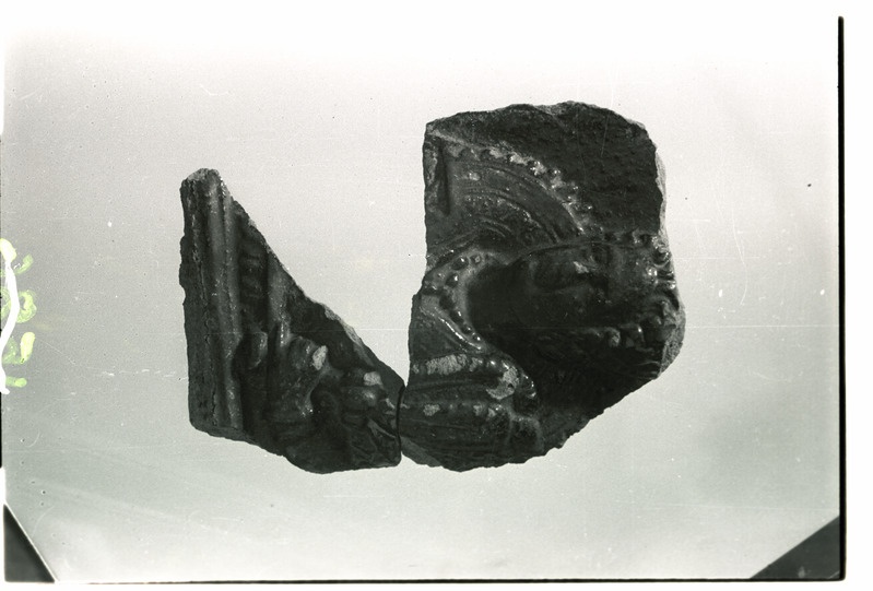 Tallinn, leide arheoloogilistelt kaevamistelt Toompeal, ahju kahhelkivi fragment.