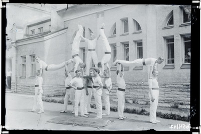 Grupp-kujund - püramiid  duplicate photo