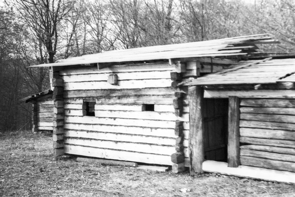 Kiievi vabaõhumuuseum, ehitusjärgus Podolje piirkonna suletud õuega elamu.