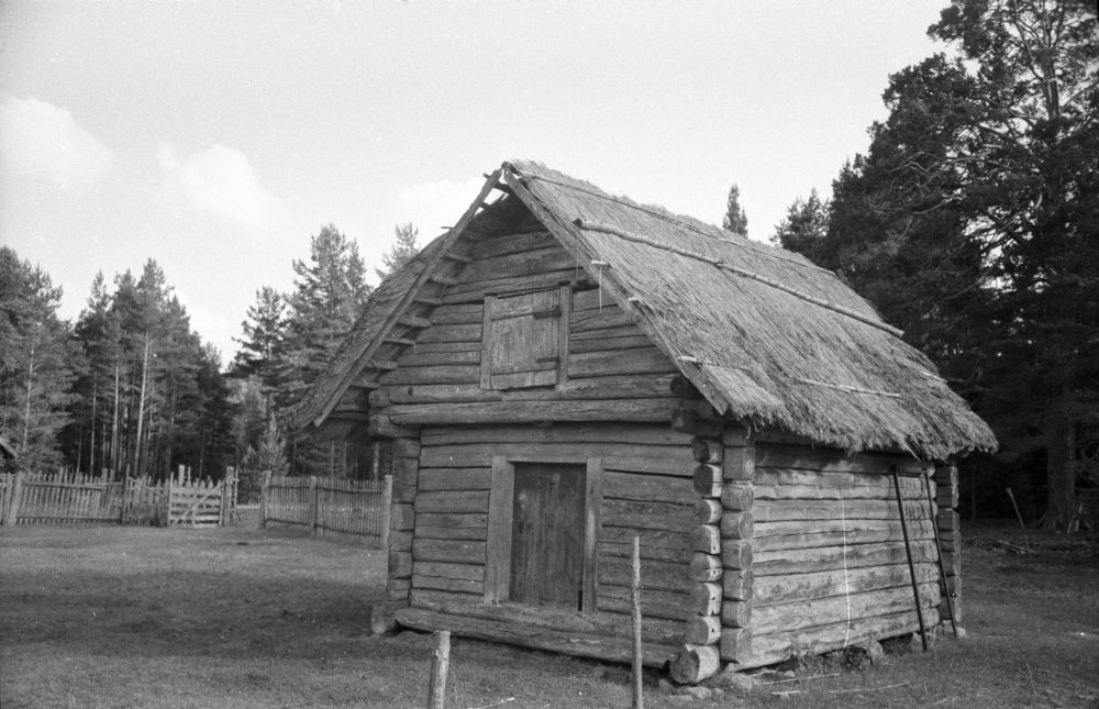 Aaviku talu ait Vilivalla külas.