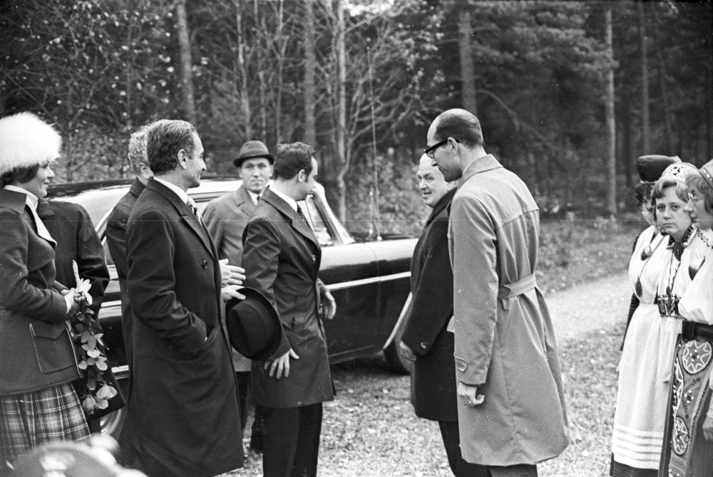 Iraani šahhi Mohammed Reza Pahlavi ja šahhinna Farah Pahlavi külaskäik Eesti Vabaõhumuuseumi.
