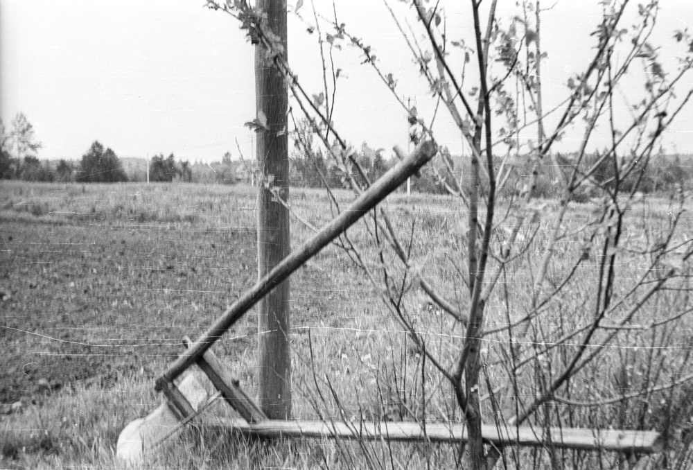 Teelahkme talu, harkader põllupeenral.