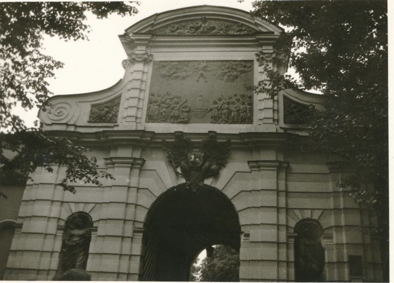 Foto. Haapsalu Rajooni Sidesõlme töötajad ekskursioonil Leningradi 1980. Peeter-Pauli Kindlus.