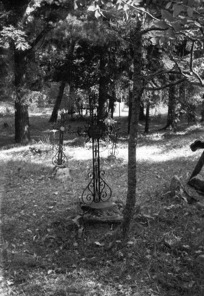 Raudristid Kõpu surnuaial.