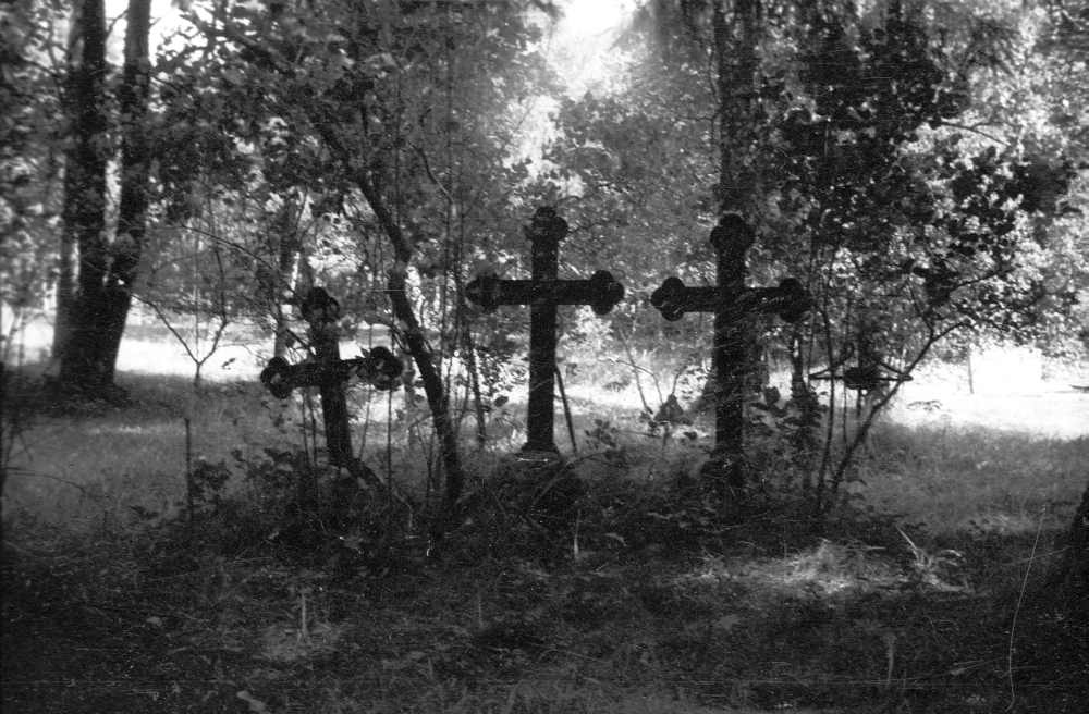 Raudristid Kõpu surnuaial.