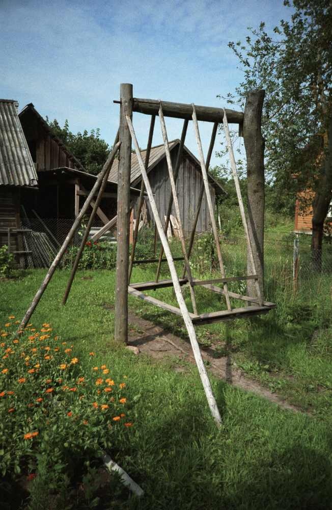 Kiik moonamaja juures Viru-Kabala külas.