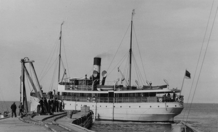 Steam ship in the port of Dagmar Kärdla