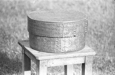 Vakk, lõikekirjaline.  similar photo