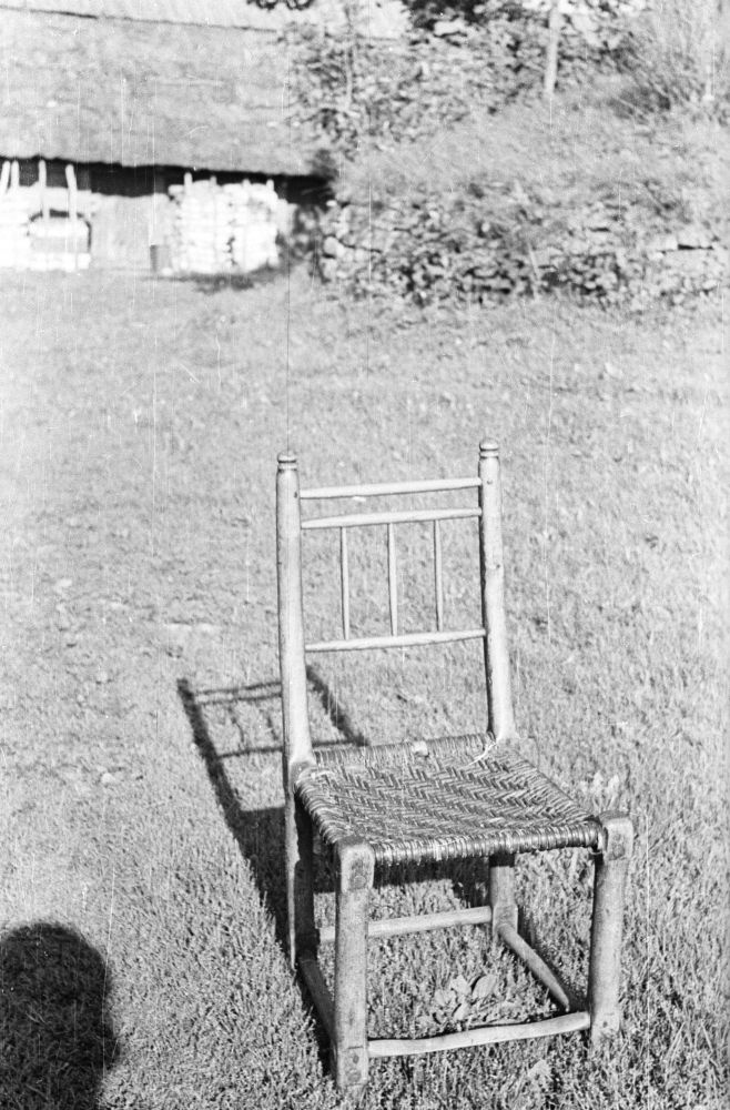 Tool Nio talu õuel.