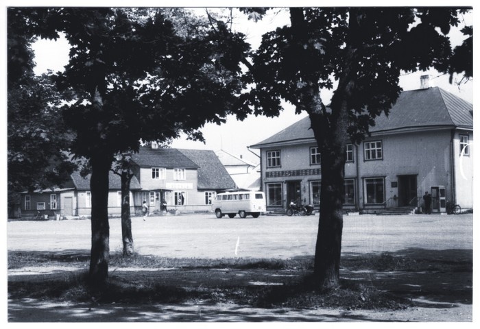 Photo Food and household goods store in Kärdla Keskväljaku 1968