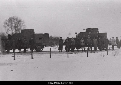 Soomusautode kolonni soomusautod "Wibuane" ja "Kalewipoeg" koos meeskondadega pärast Vabadussõja lõppu [1920]  duplicate photo