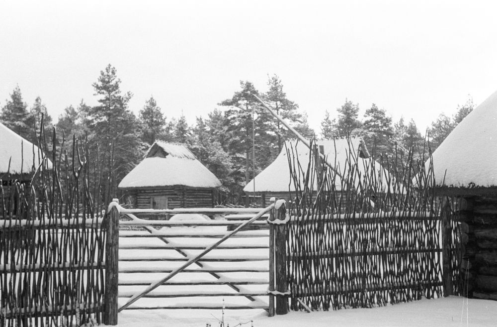 Köstriaseme talu õuevaade talvel.