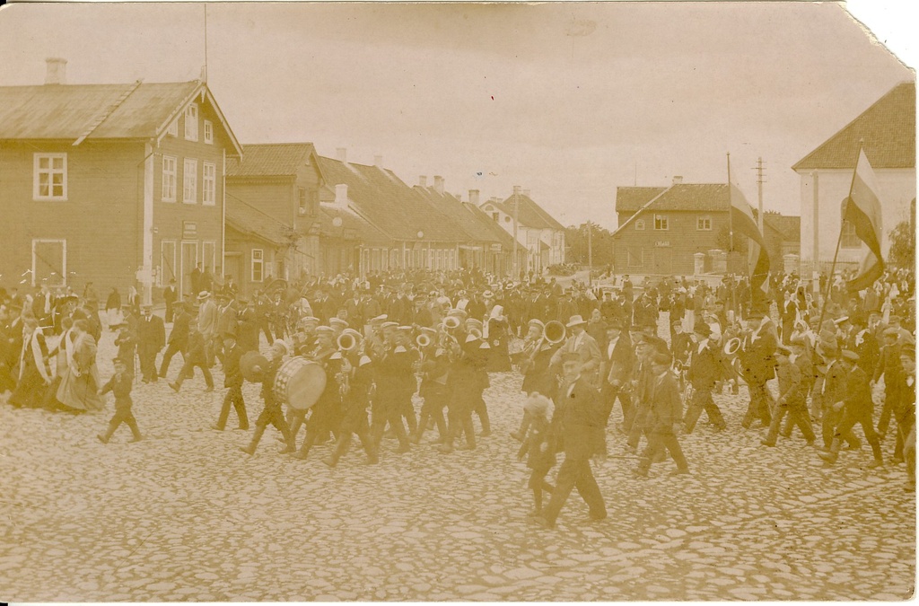 foto, pidustused Paide Turuplatsil 20.saj. alguses