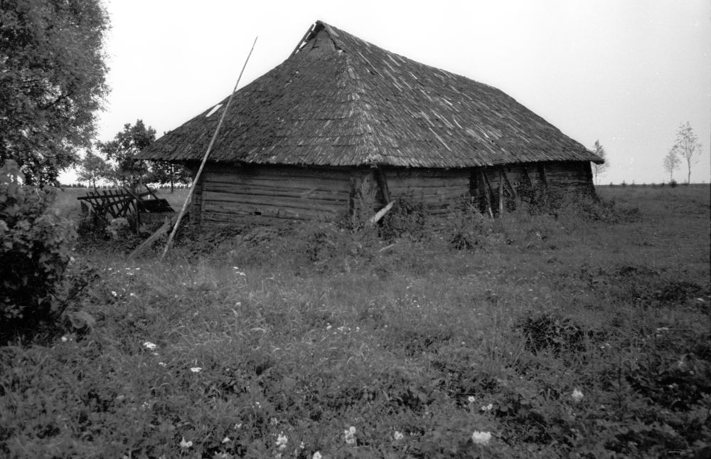 Ait Pöögli (Pöögle) asunduses.