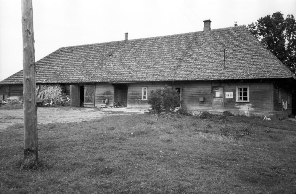 Lopa-Lauri talu rehemaja Atika külas.
